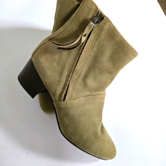 Banana Republic Boots Lydia Green Suede Heeled Side Zip Tasseled sz 7.5 - Picture 2 of 10